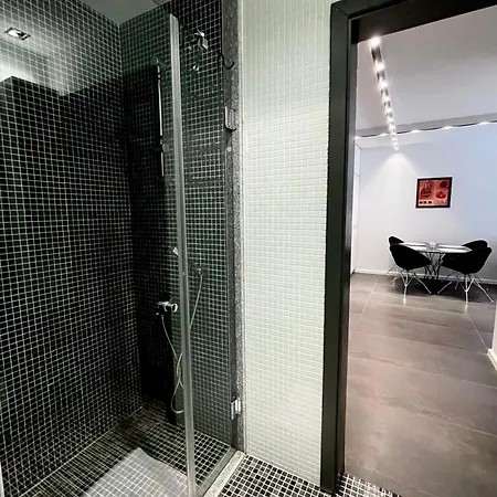 Lilies Σωζόπολη